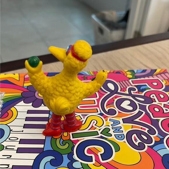 Tara Toy Sesame Street Big Bird Pvc Figure - Tennis Racket Broken (Pre-owned) #1 - Picture 5 of 7